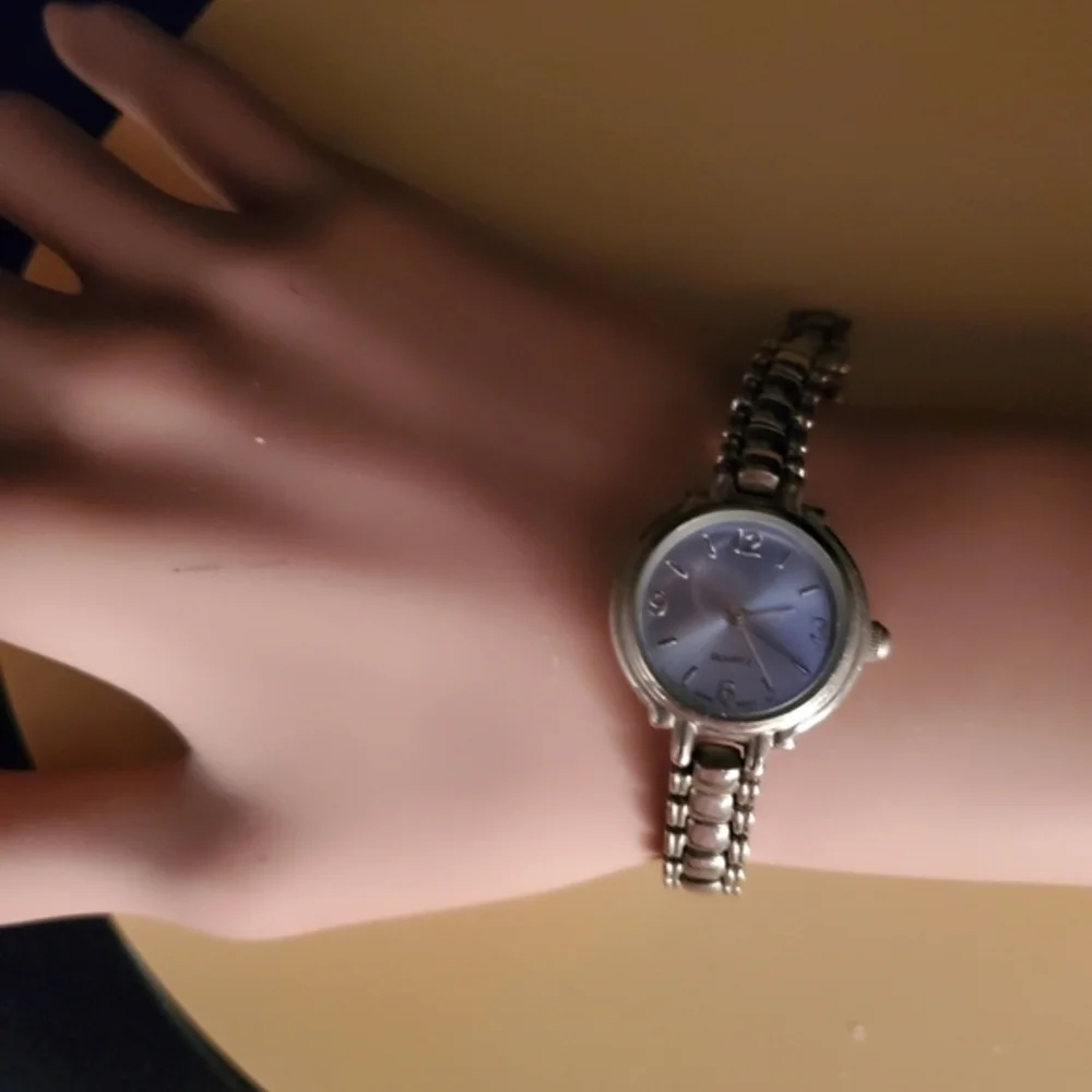 Vintage 80s Ladies Watch - Picture 3 of 7